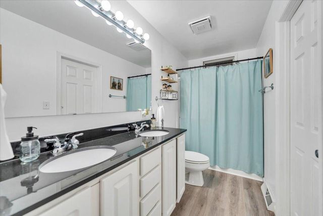 1002 Red LN, Salem, VA 24153