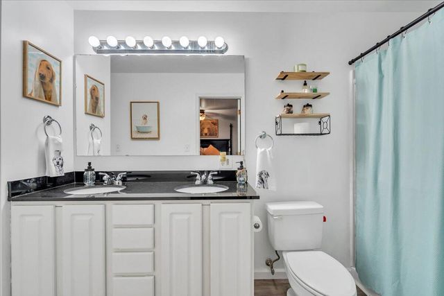 1002 Red LN, Salem, VA 24153