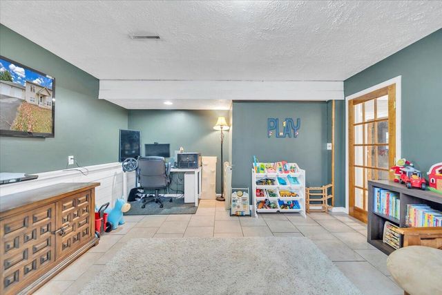 1002 Red LN, Salem, VA 24153