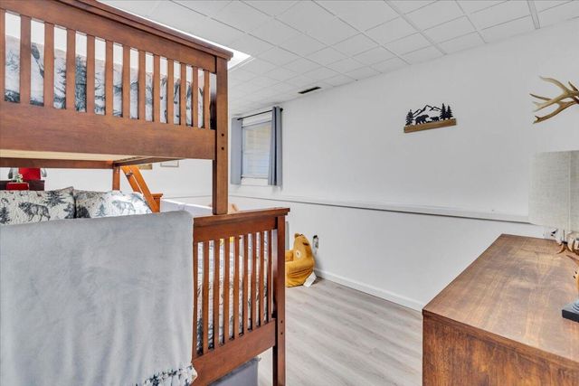 1002 Red LN, Salem, VA 24153