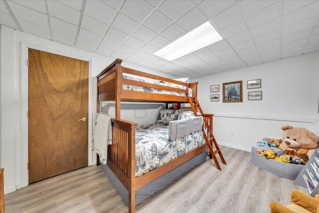 1002 Red LN, Salem, VA 24153