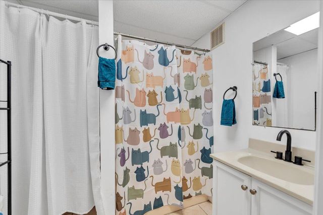 1002 Red LN, Salem, VA 24153