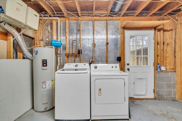 1002 Red LN, Salem, VA 24153