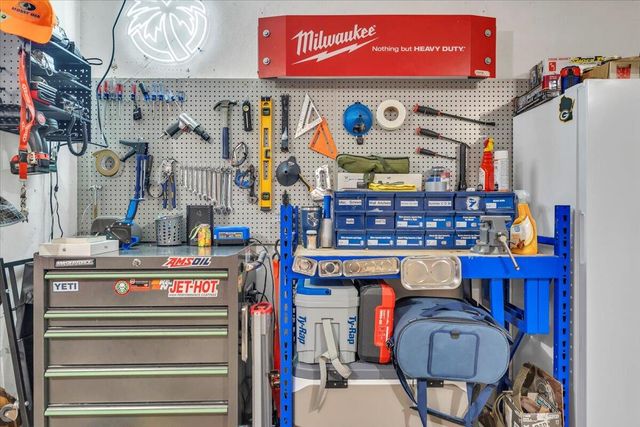 1002 Red LN, Salem, VA 24153