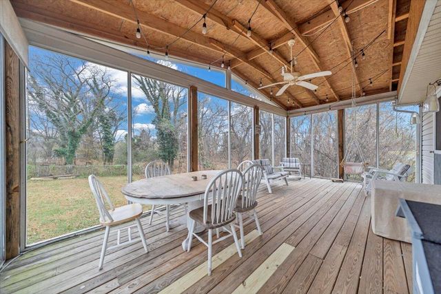 1002 Red LN, Salem, VA 24153