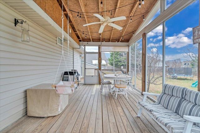 1002 Red LN, Salem, VA 24153