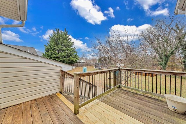 1002 Red LN, Salem, VA 24153