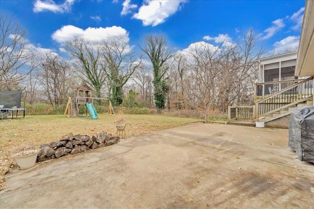 1002 Red LN, Salem, VA 24153