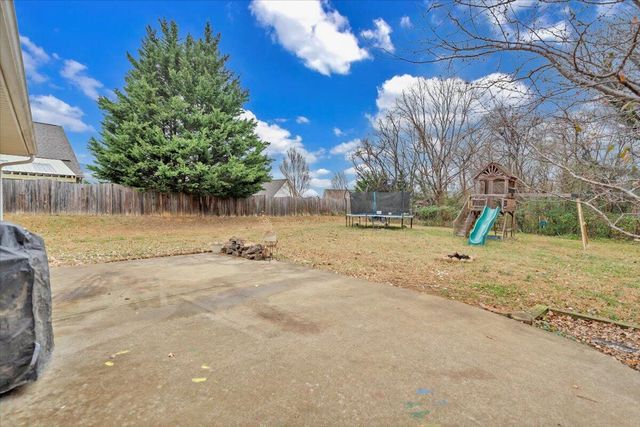 1002 Red LN, Salem, VA 24153