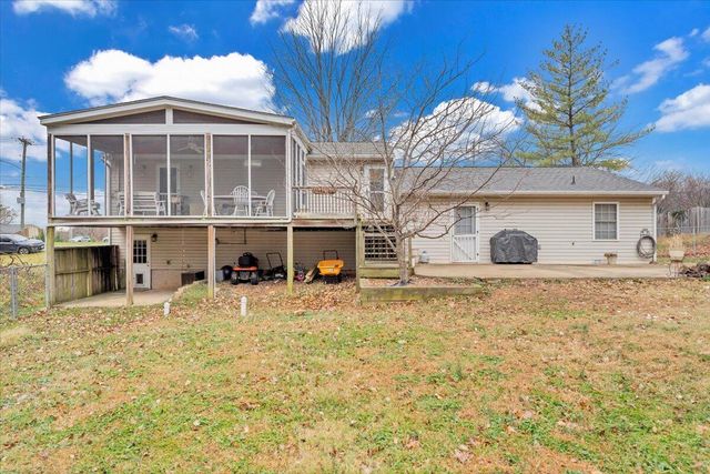 1002 Red LN, Salem, VA 24153