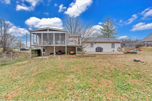 1002 Red LN, Salem, VA 24153