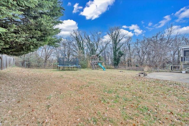 1002 Red LN, Salem, VA 24153