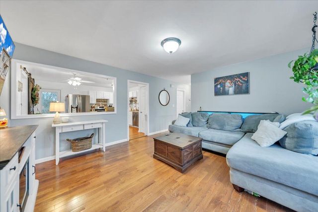 1002 Red LN, Salem, VA 24153