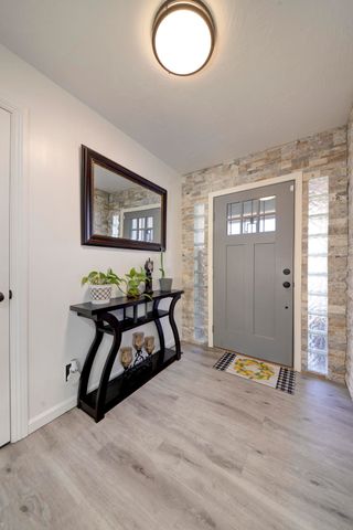 1720 Faith Court NE, Albuquerque, NM 87112