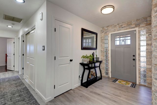 1720 Faith Court NE, Albuquerque, NM 87112