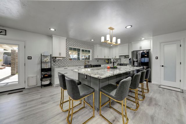 1720 Faith Court NE, Albuquerque, NM 87112