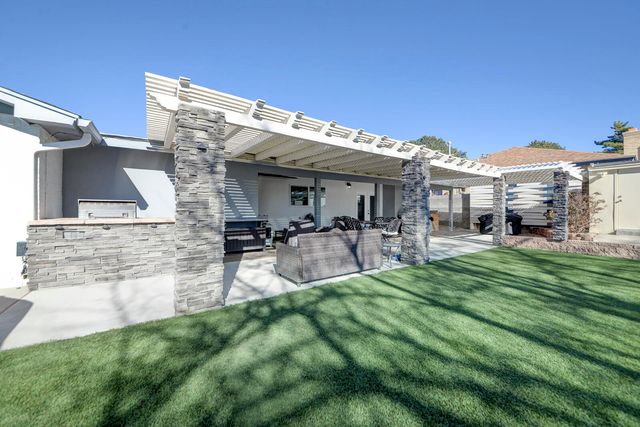 1720 Faith Court NE, Albuquerque, NM 87112