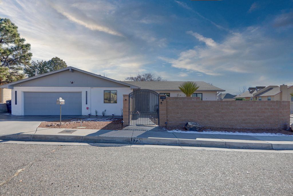 1720 Faith Court NE, Albuquerque, NM 87112