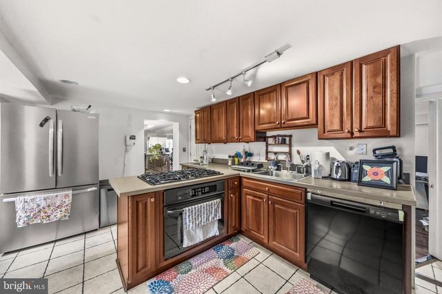 225 - 227 W READ ST, Baltimore, MD 21201