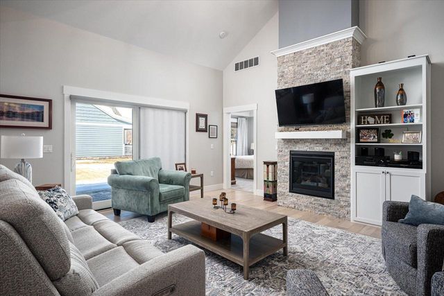 329 River POINT, La Crosse, WI 54601