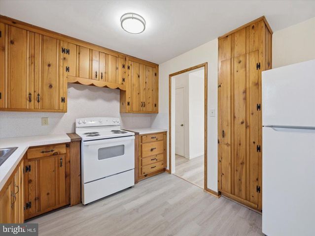 906 STROCK DRIVE DR, Chambersburg, PA 17202