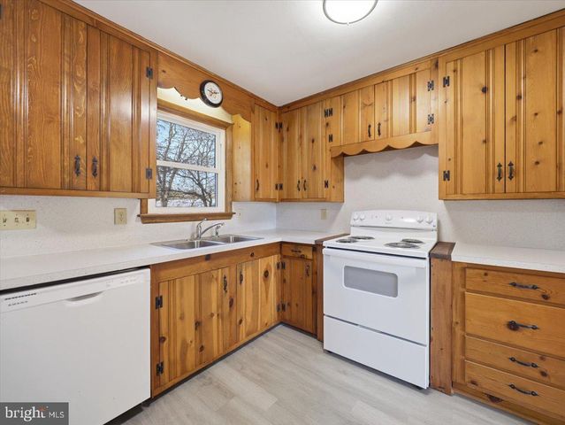 906 STROCK DRIVE DR, Chambersburg, PA 17202
