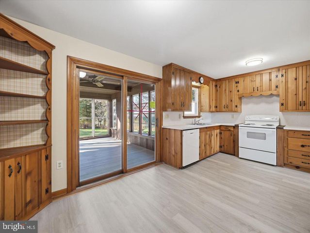 906 STROCK DRIVE DR, Chambersburg, PA 17202
