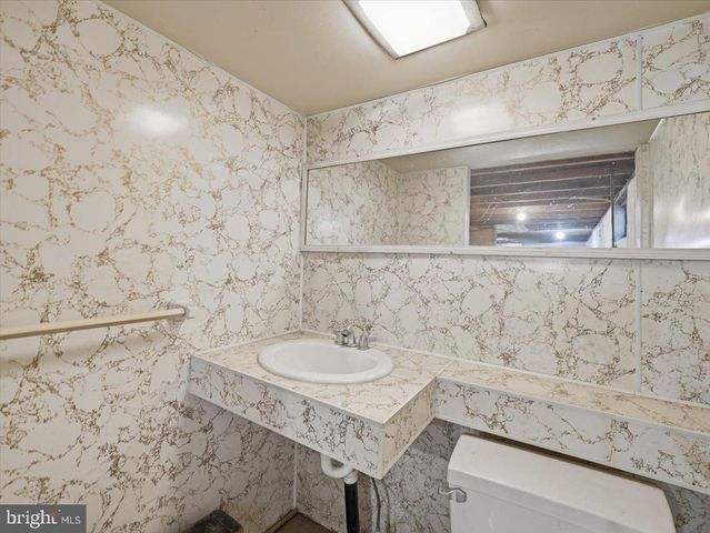 906 STROCK DRIVE DR, Chambersburg, PA 17202