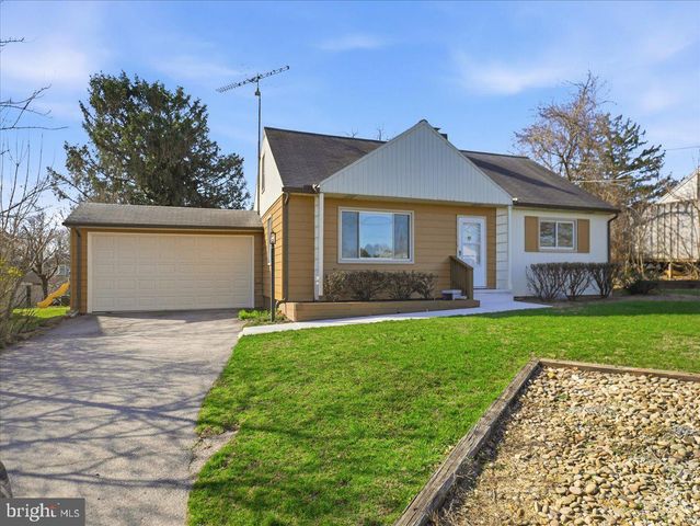 906 STROCK DRIVE DR, Chambersburg, PA 17202