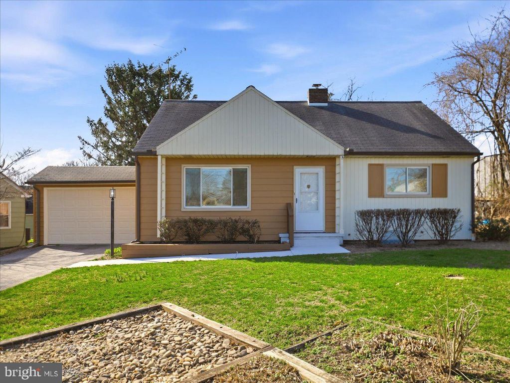 906 STROCK DRIVE DR, Chambersburg, PA 17202