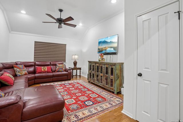 9331 GARDENIA BEND DR, Garden Ridge, TX 78266