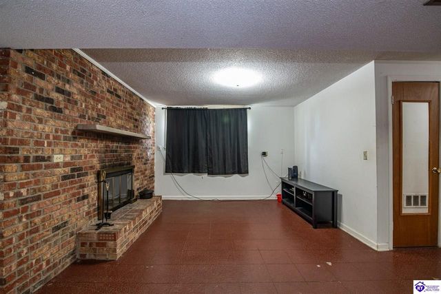 825 Crocus Drive, Radcliff, KY 40160