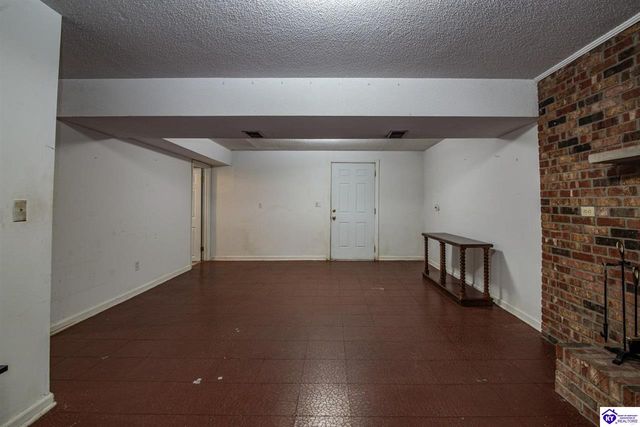 825 Crocus Drive, Radcliff, KY 40160