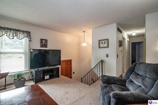 825 Crocus Drive, Radcliff, KY 40160