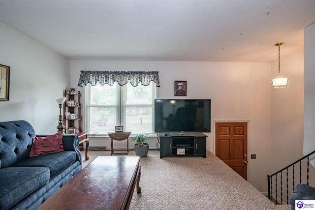 825 Crocus Drive, Radcliff, KY 40160