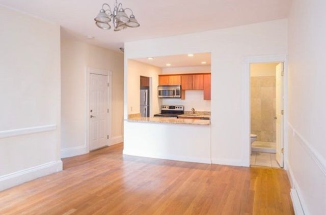 154 Newbury St 2AR, Boston, MA 02116