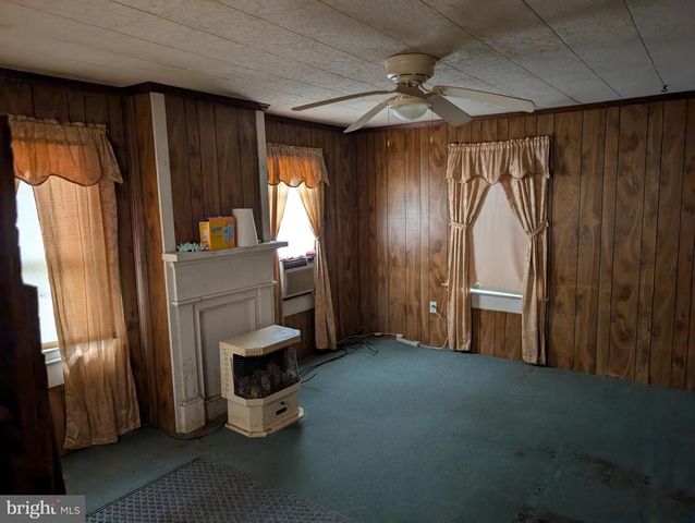 6 W STATE ST, Delmar, MD 21875