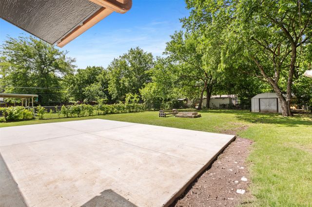 345 NW Lorna Street, Burleson, TX 76028