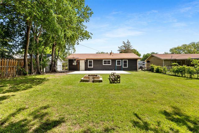 345 NW Lorna Street, Burleson, TX 76028