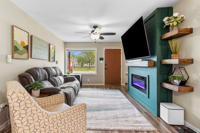 345 NW Lorna Street, Burleson, TX 76028