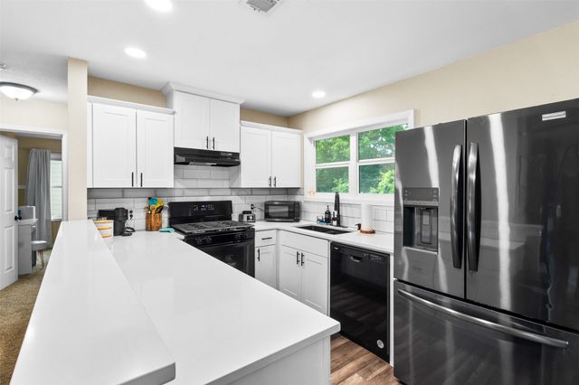 345 NW Lorna Street, Burleson, TX 76028