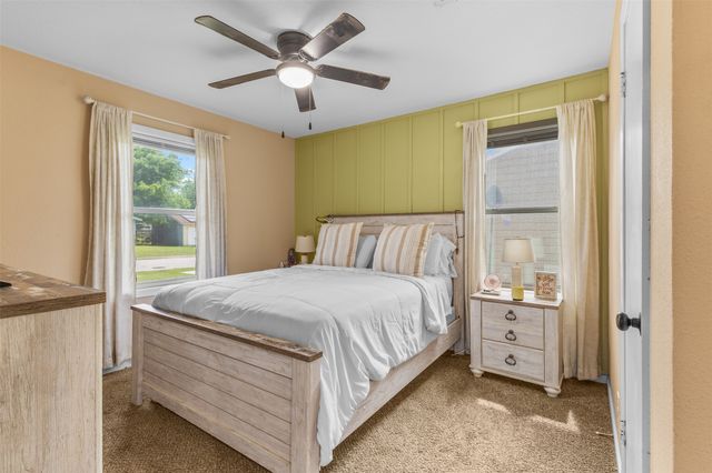 345 NW Lorna Street, Burleson, TX 76028