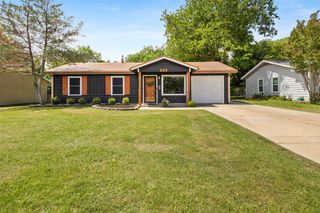 345 NW Lorna Street, Burleson, TX 76028