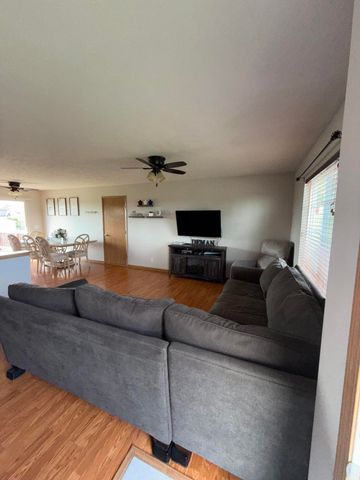 203 HICKORY RIDGE Lane, Glenwood, IA 51534