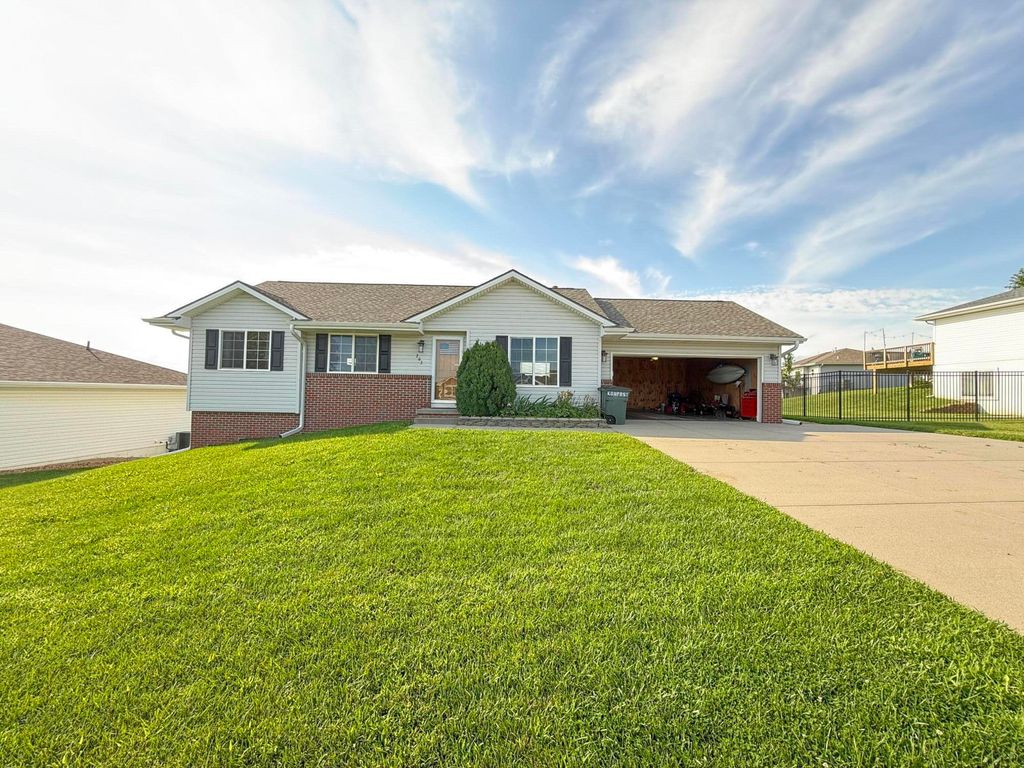 203 HICKORY RIDGE Lane, Glenwood, IA 51534