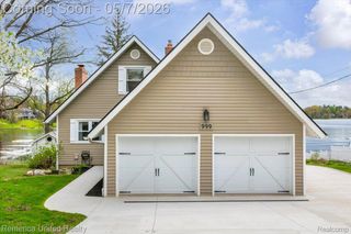999 Lakeside Drive, Brighton, MI 48116