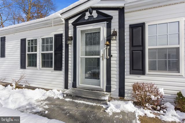 435 SPRING MEADOW CIR, New Hope, PA 18938