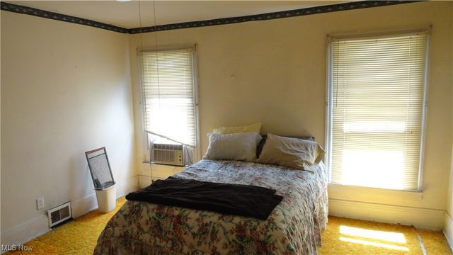 122 Carolina Avenue, Chester, WV 26034