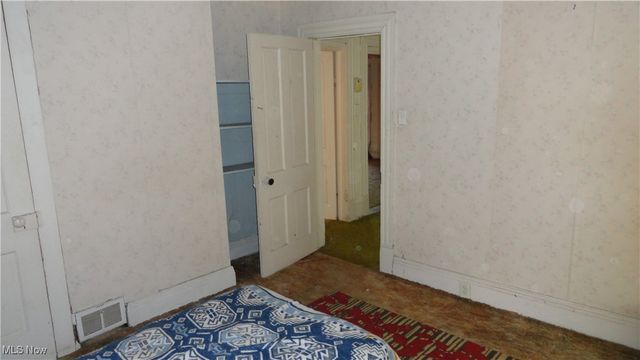 122 Carolina Avenue, Chester, WV 26034