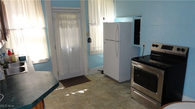 122 Carolina Avenue, Chester, WV 26034